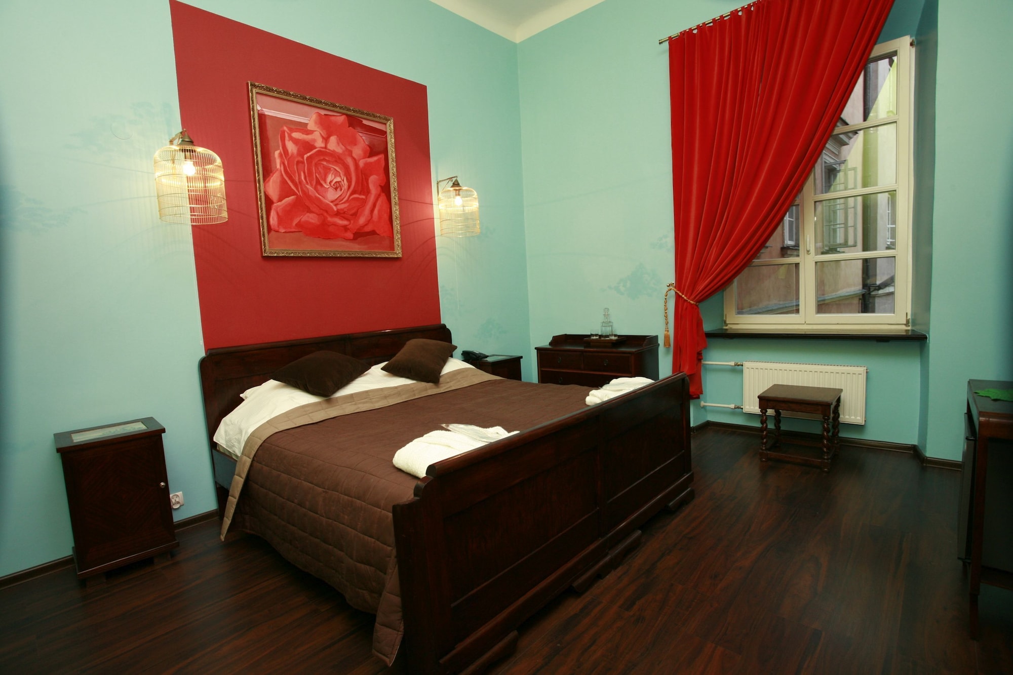 DELUXE, DOUBLE BED