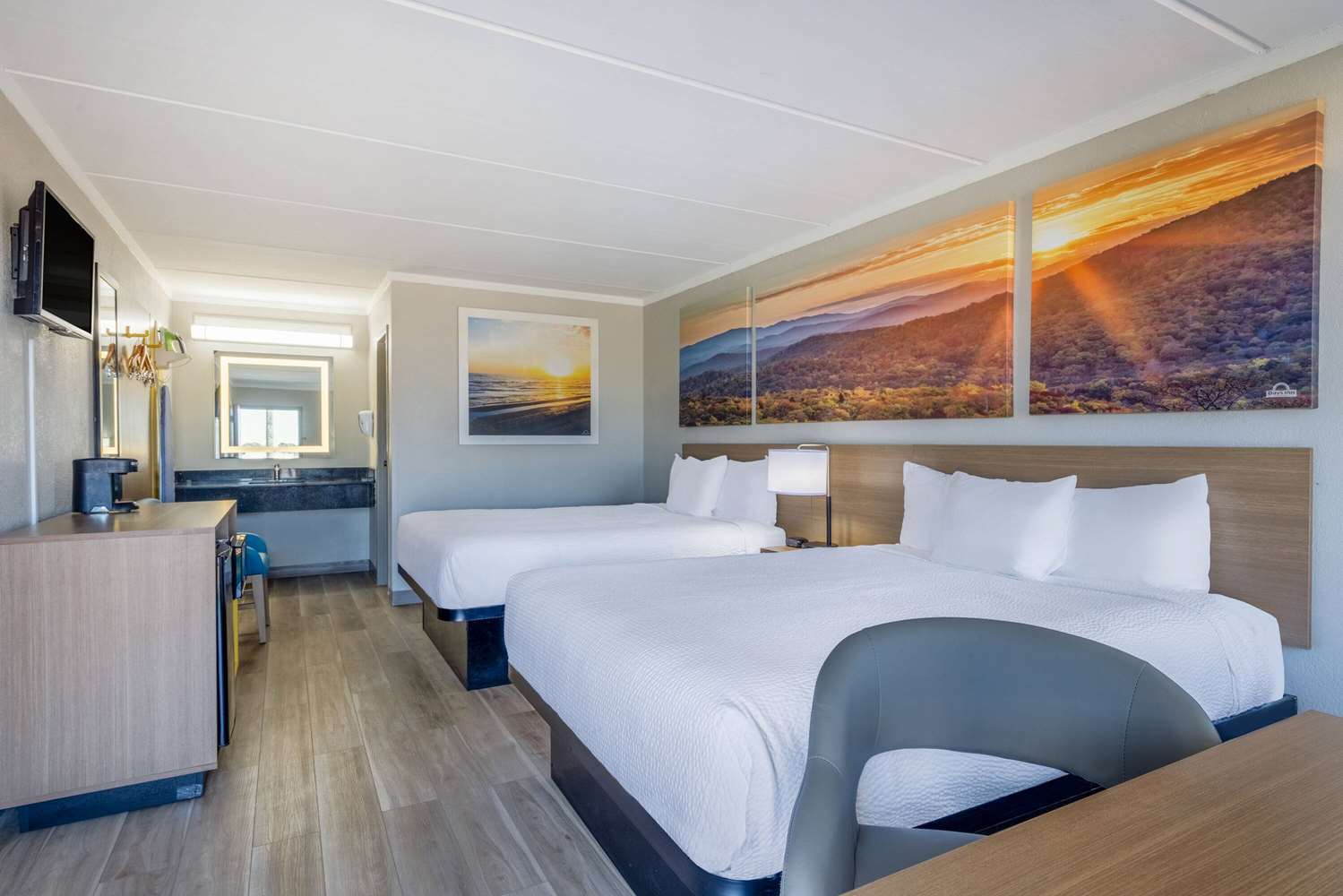Days Inn & Suites by Wyndham Fort Bragg/Cross Creek Mall 18/41