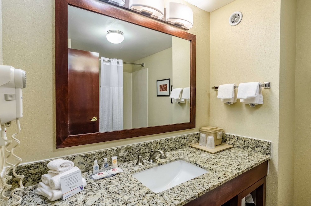 Comfort Inn & Suites Christiansburg I-81 22/36