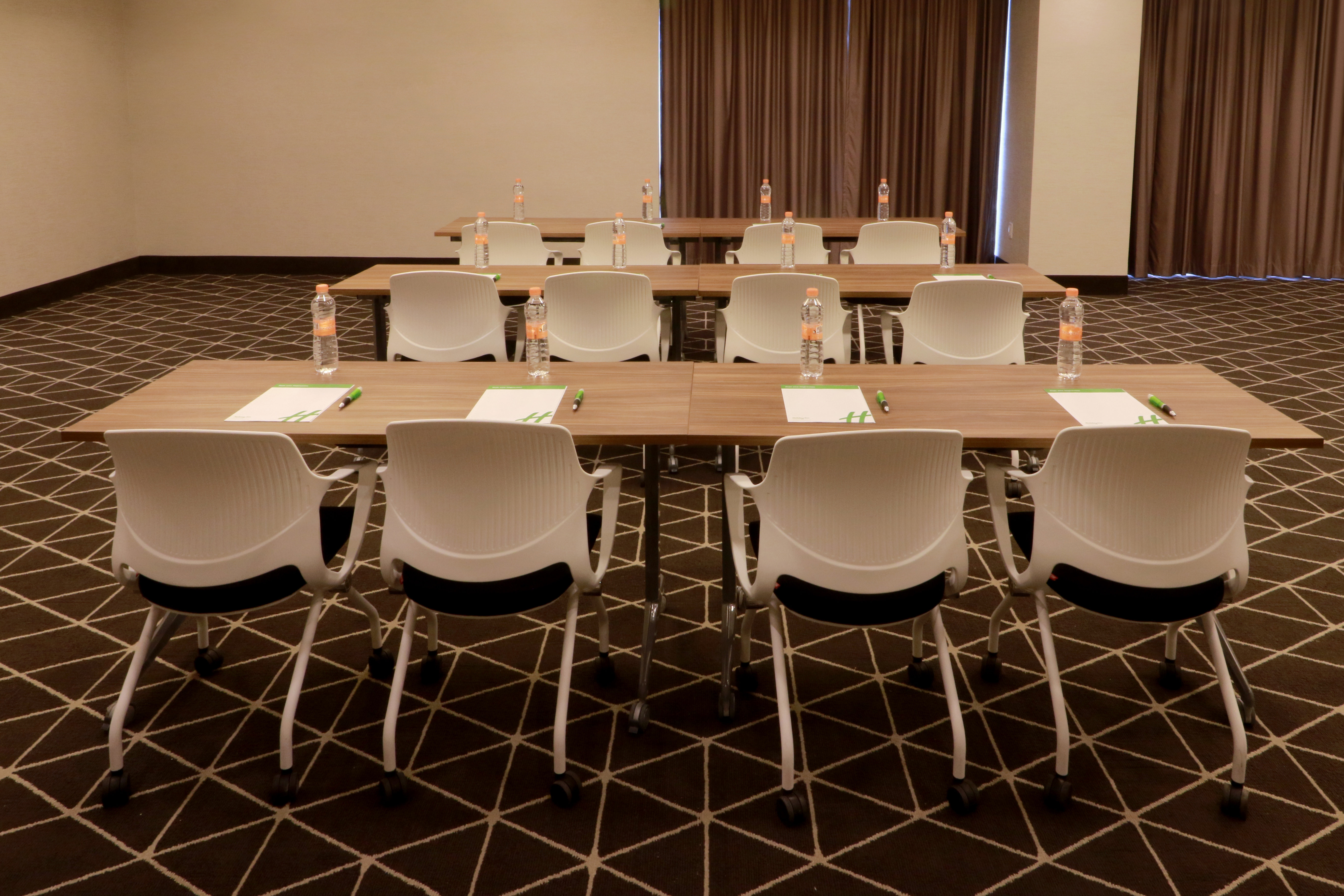 Holiday Inn And Suites Monterrey Apodaca Zona Airport 70/77