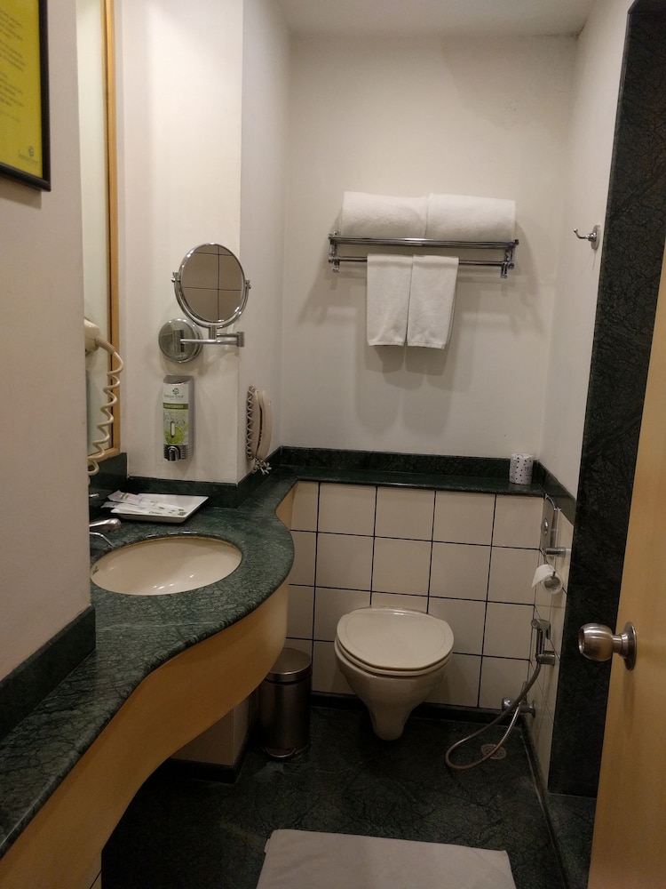 Lemon Tree Hotel Udyog Vihar Gurgaon 12/47
