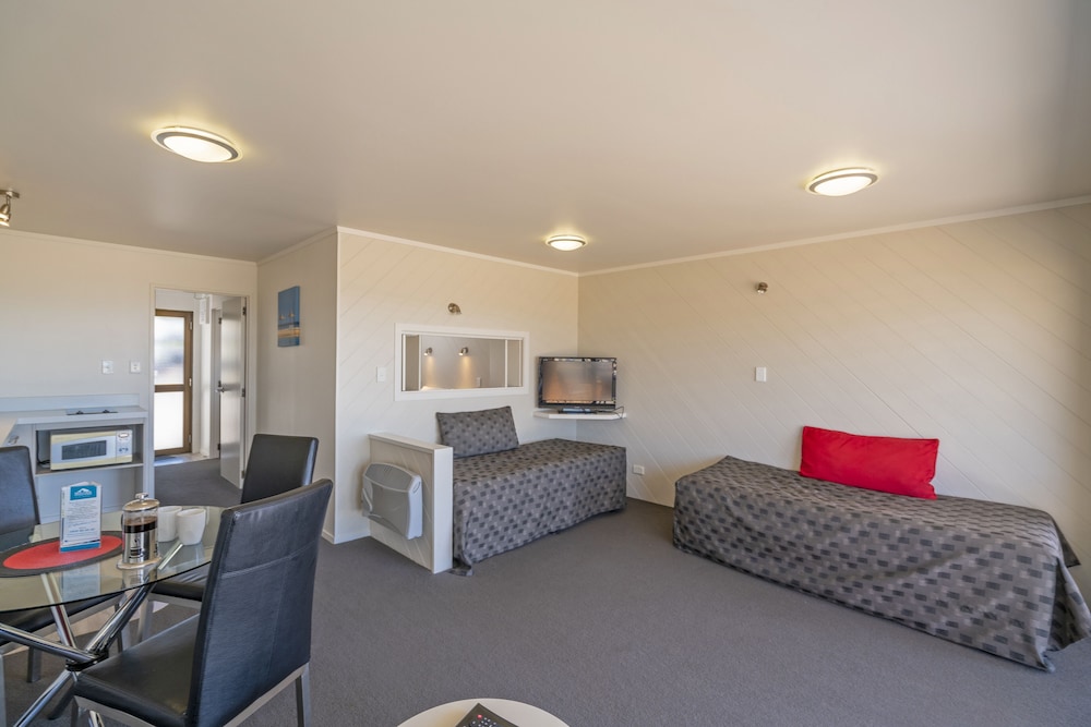 Oceanside Motel 26/65