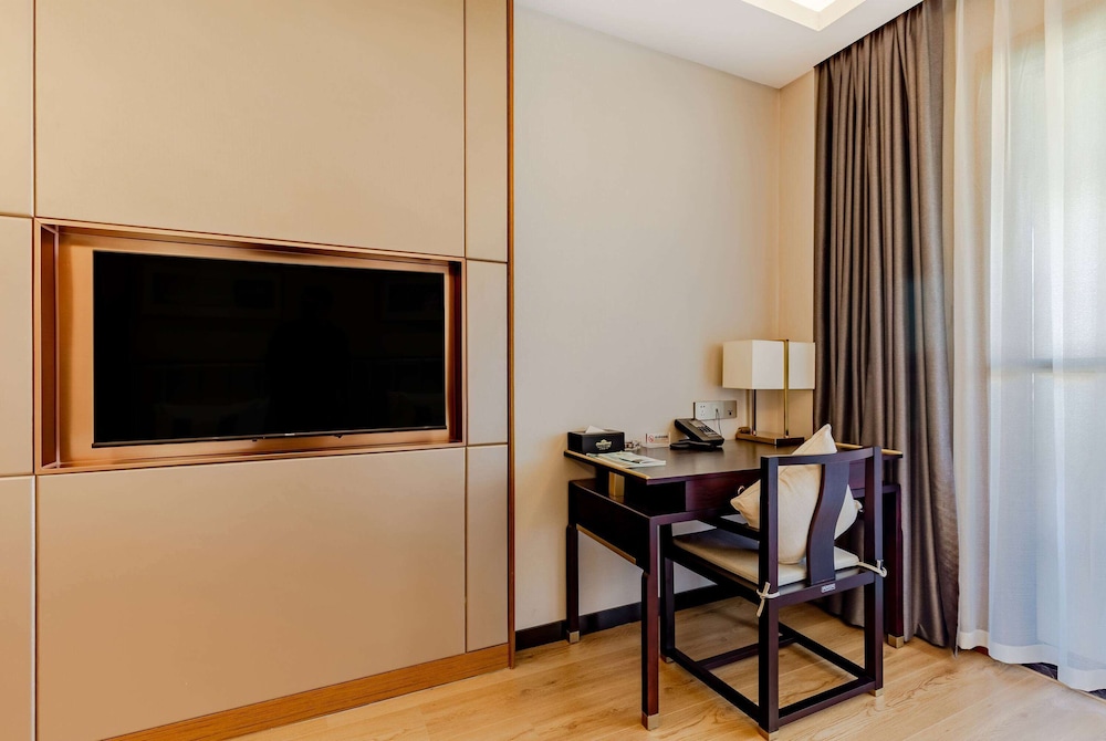 Howard Johnson Lakeview Hotel Huaibei 41/48
