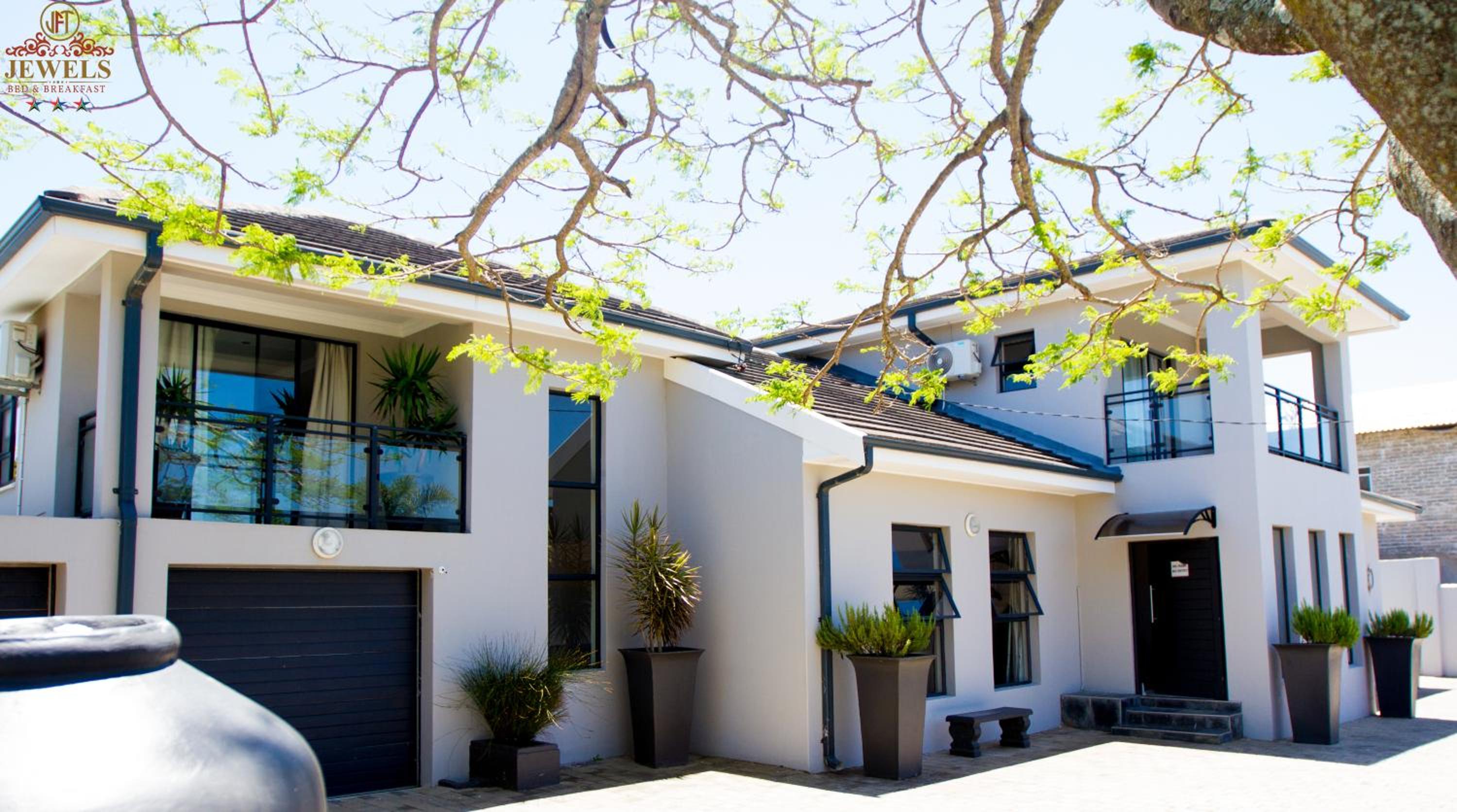 JFT Jewels Self catering Apartments 1/14