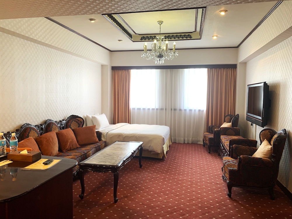 Emperor Hotel 39/50