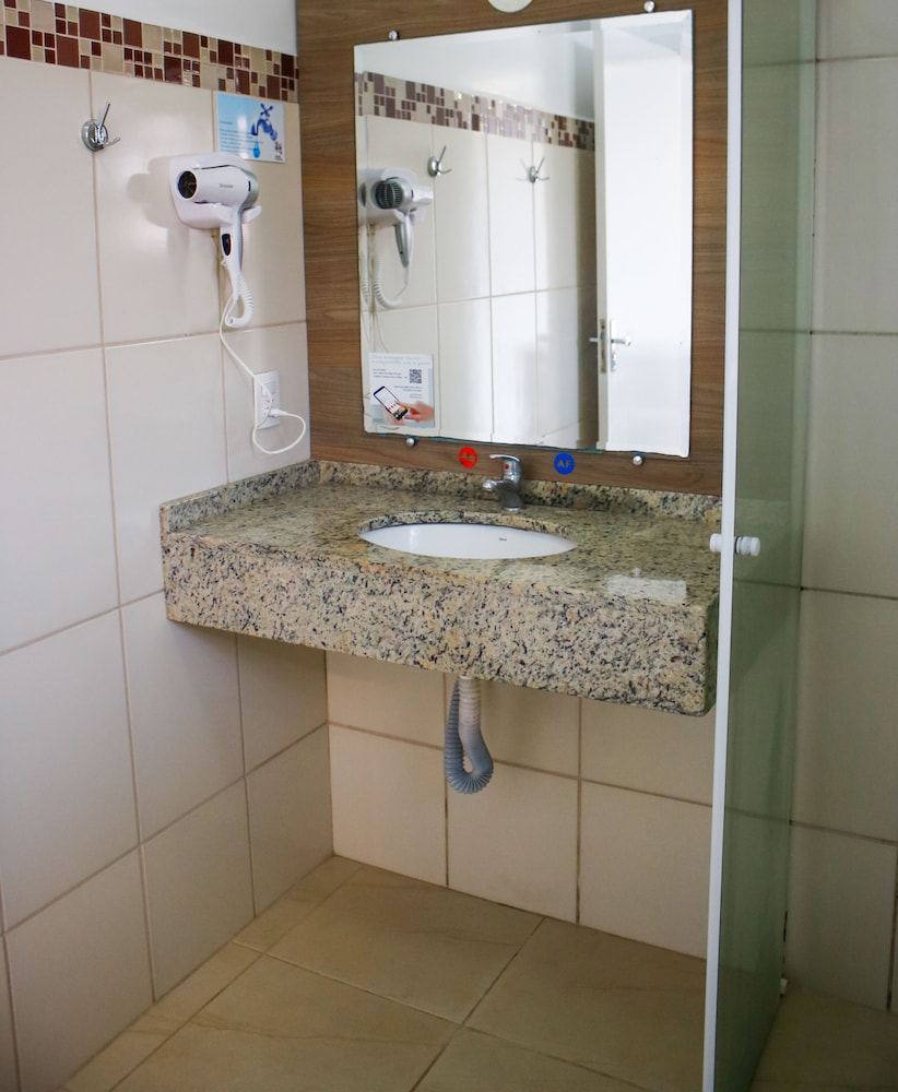 Hotel Acoriano 66/68