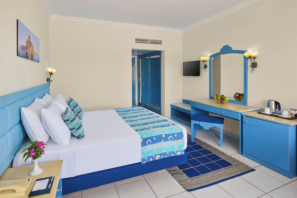 Superior Pool View Room