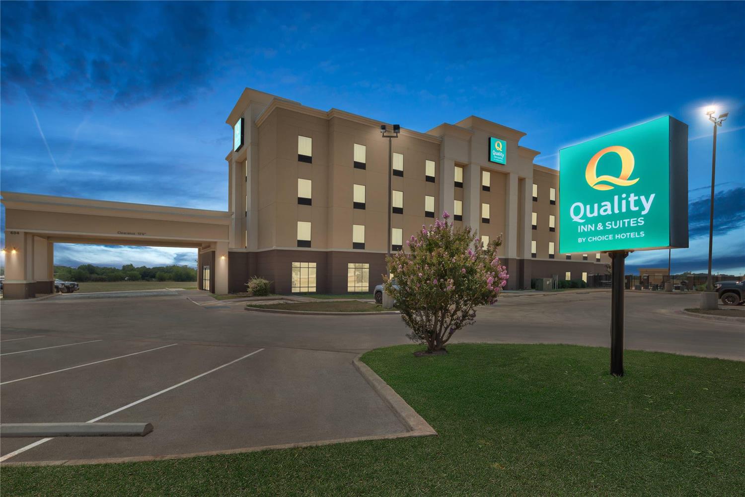 Quality Inn & Suites Pearsall, TX 17/20