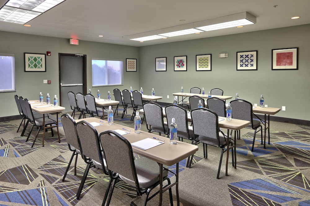 Holiday Inn Express Hotel And Suites Portales 59/70