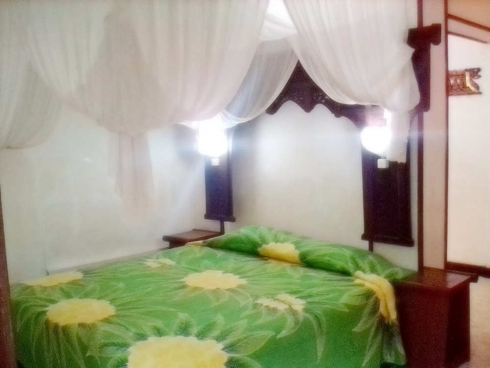 Gazebo Beach Hotel 11/50