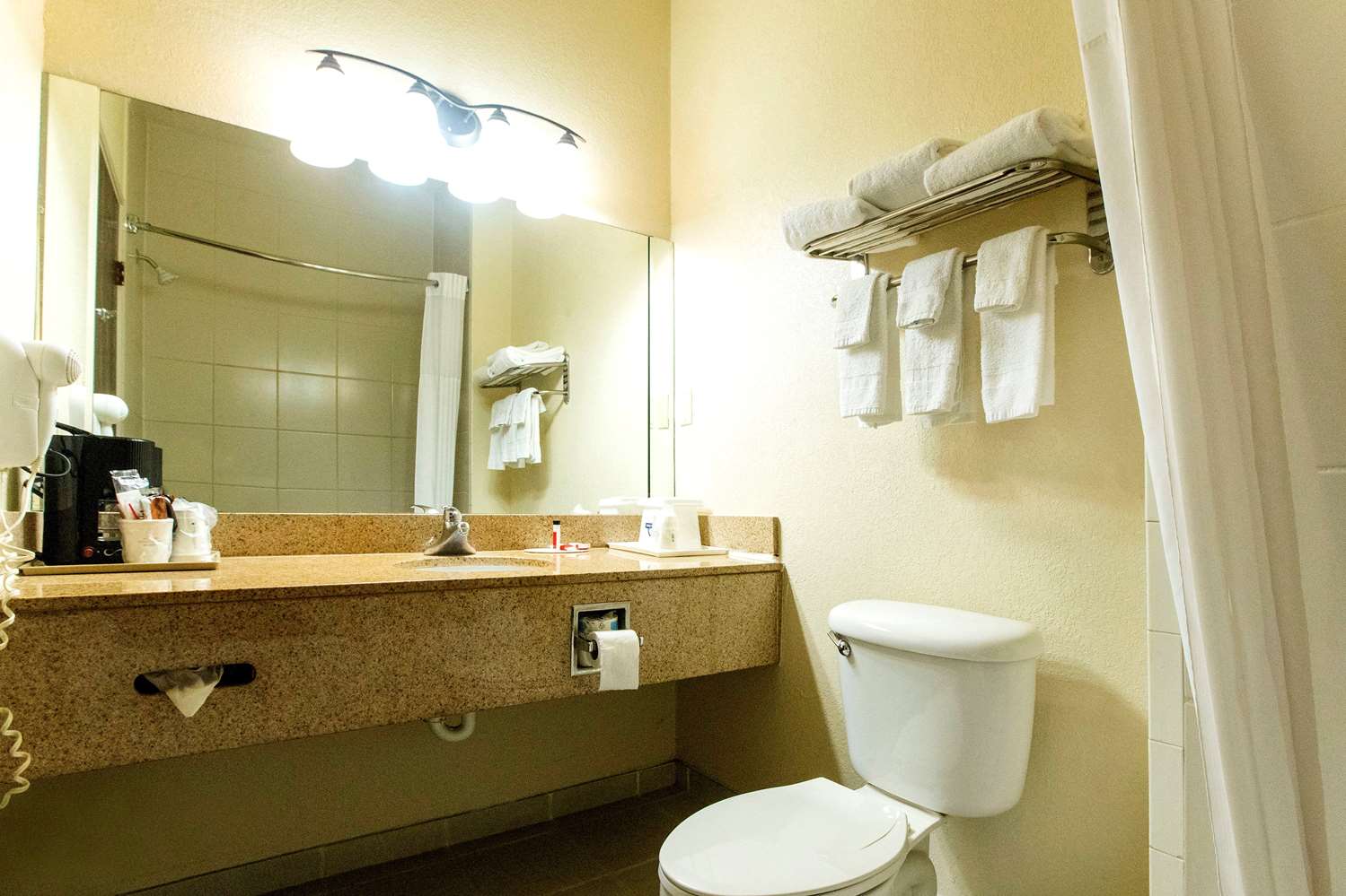Days Inn & Suites By Wyndham Houston North/Aldine 60/68