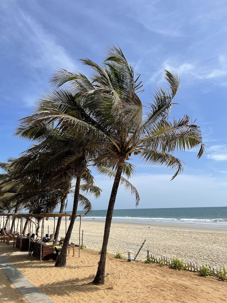 C'roque Beach Resort 44/50