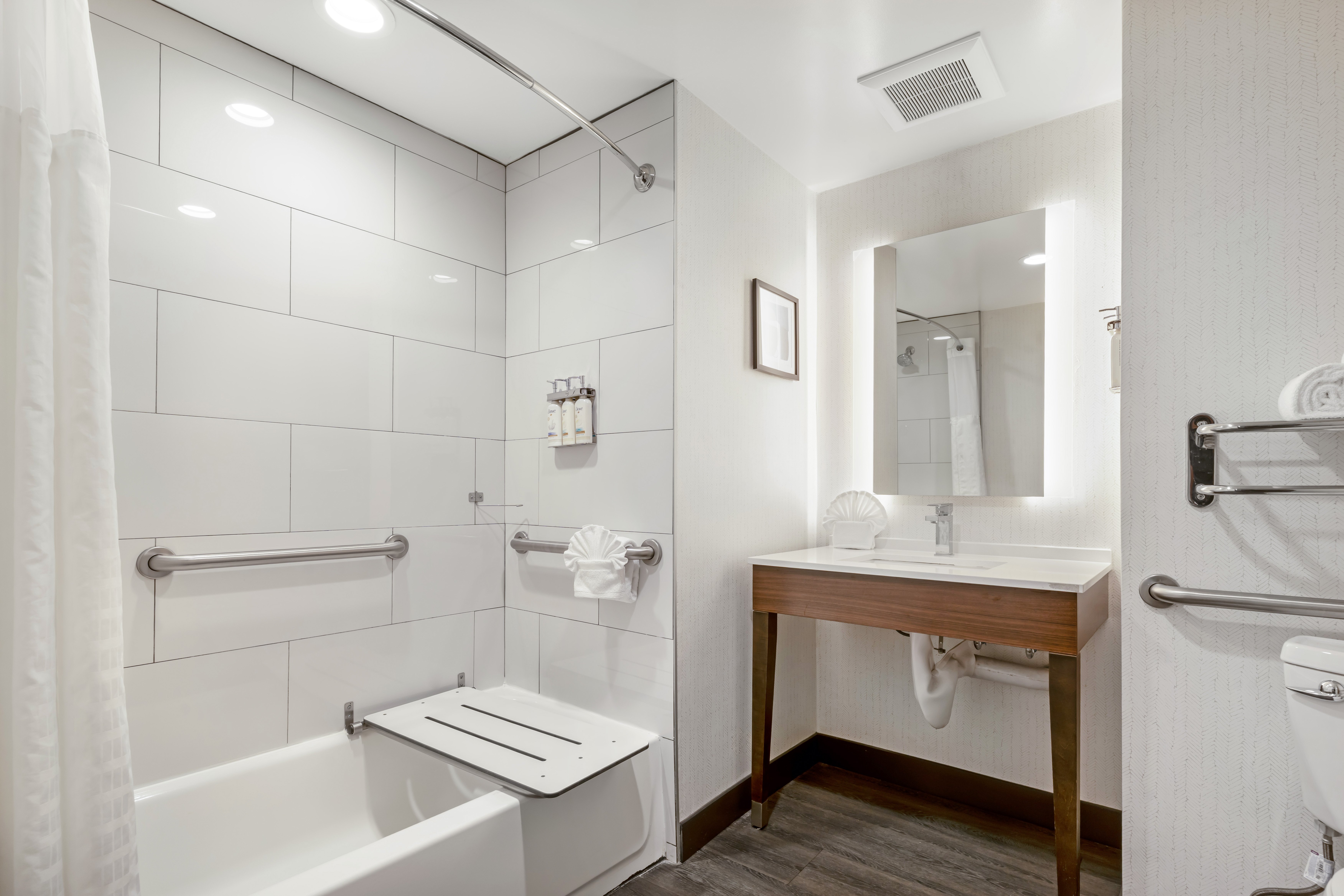 Holiday Inn Hotel Suites Oakland Airport 75/77