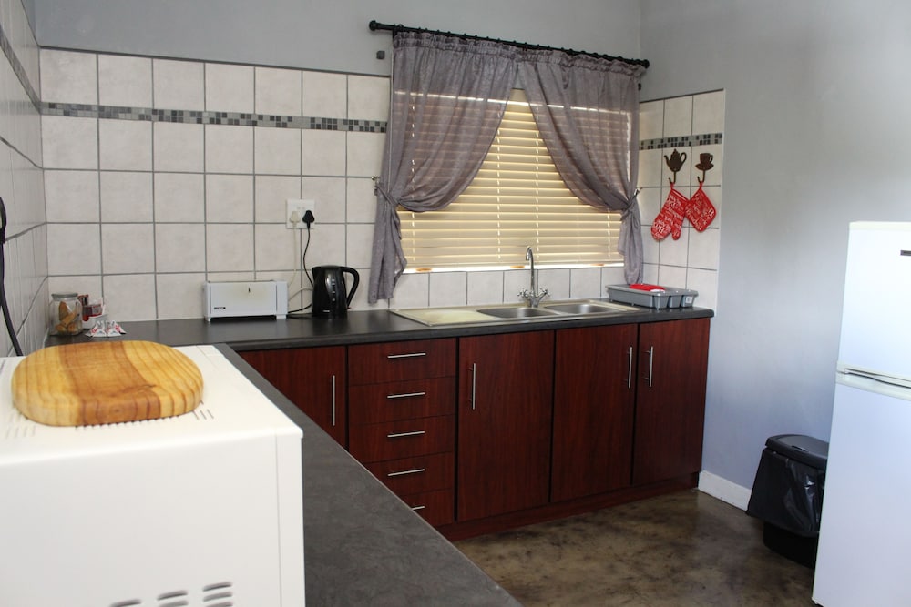 17 On Bird Guest House 4/50
