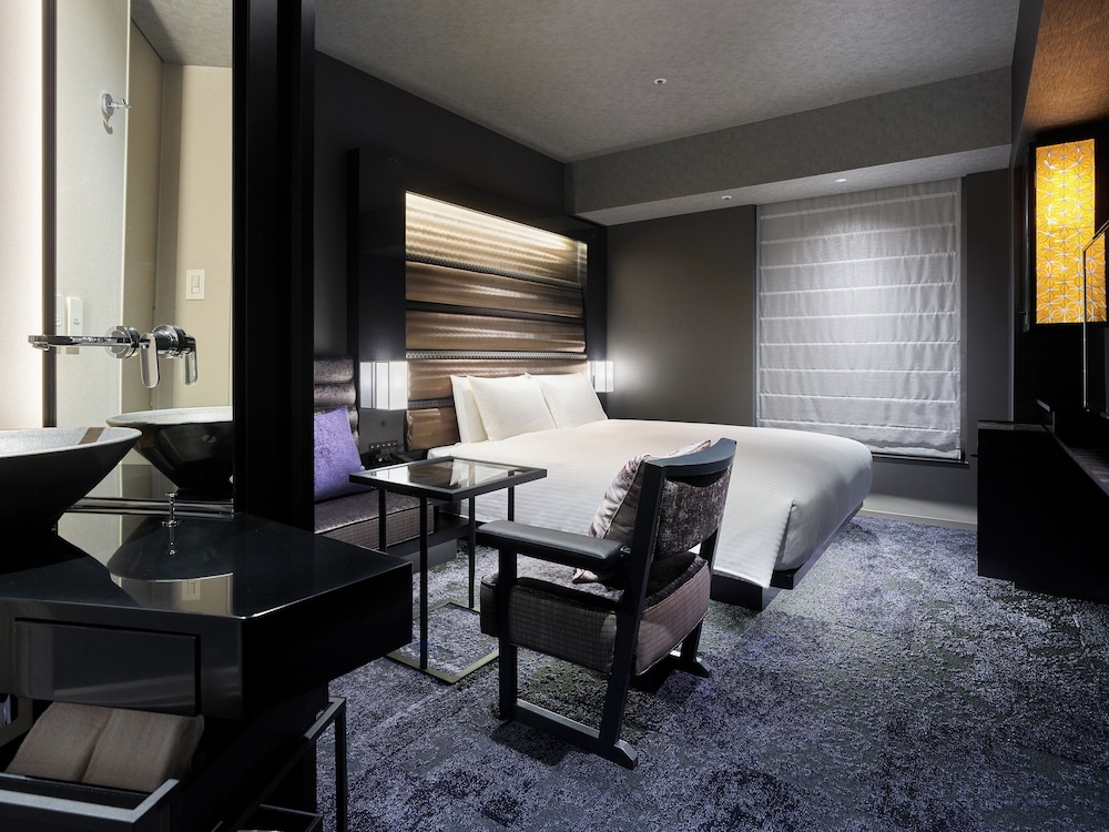 SUPERIOR, QUEEN BED