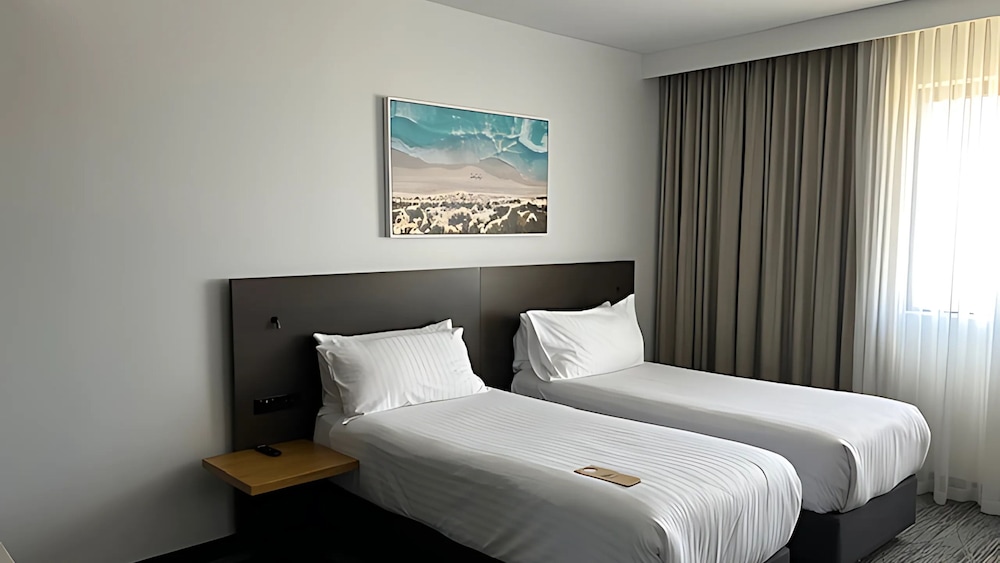 Holiday Inn West Perth 22/70