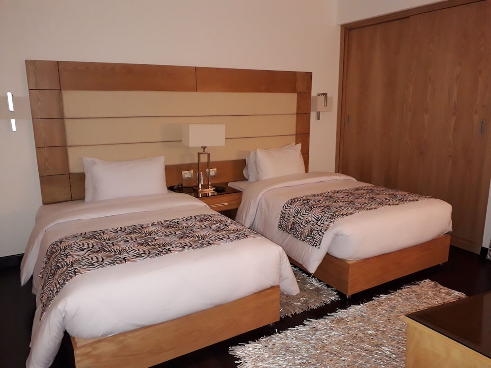 PRESIDENTIAL, SUITE
