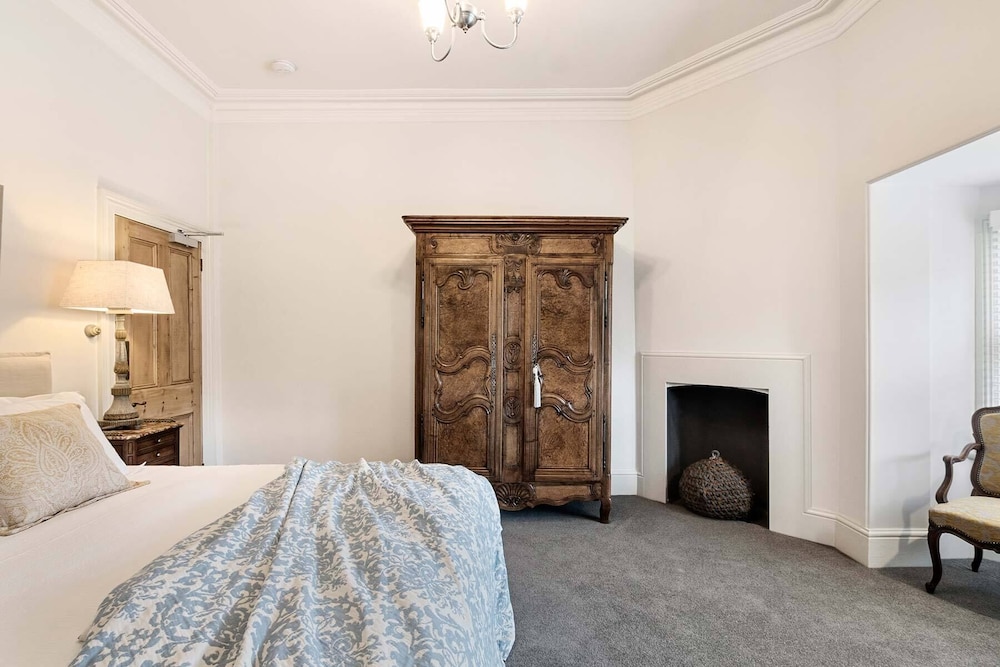 AMBERLEY HOUSE 16/50