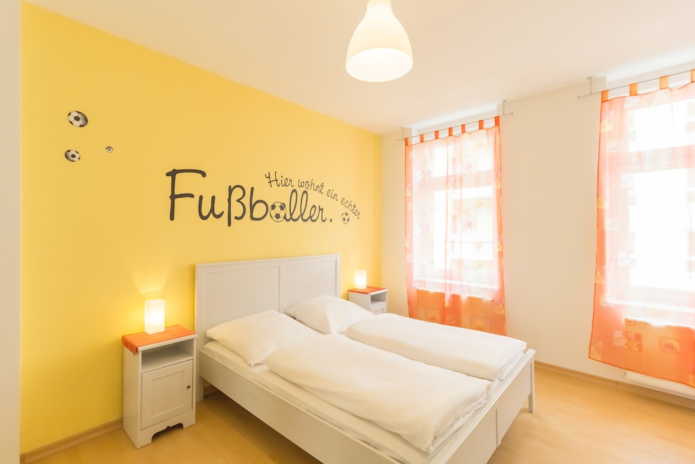 APARTMENT, 1 SINGLE AND 2 DOUBLE BEDS