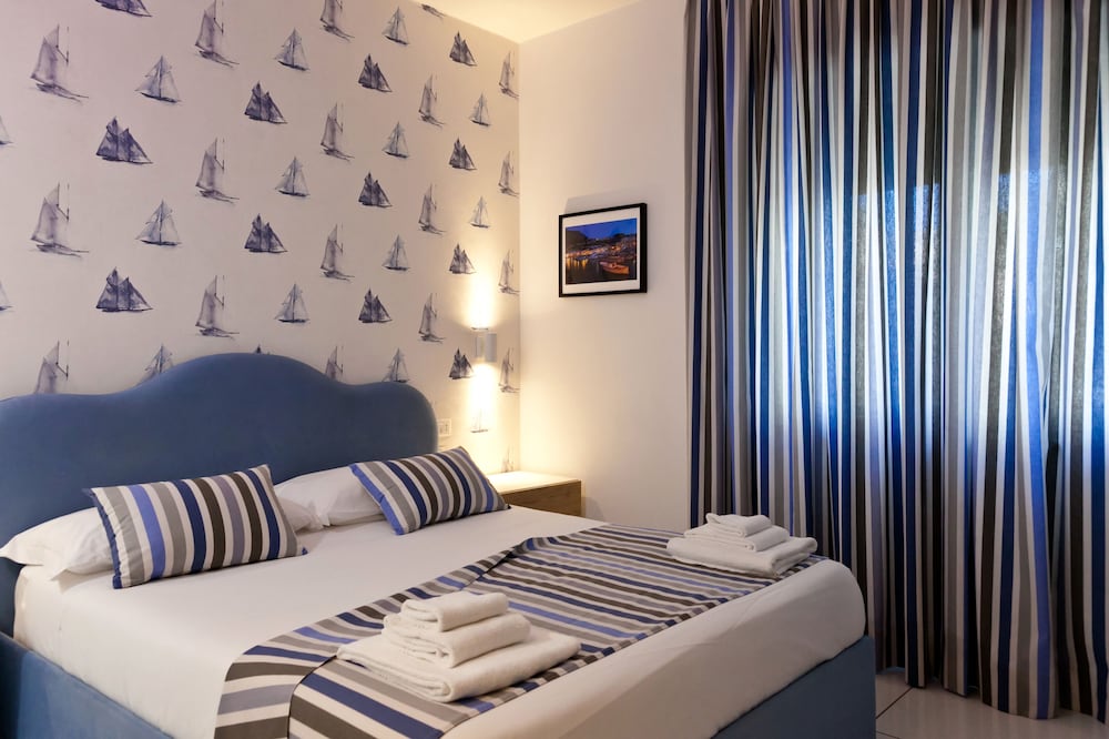 COMFORT, QUEEN BED