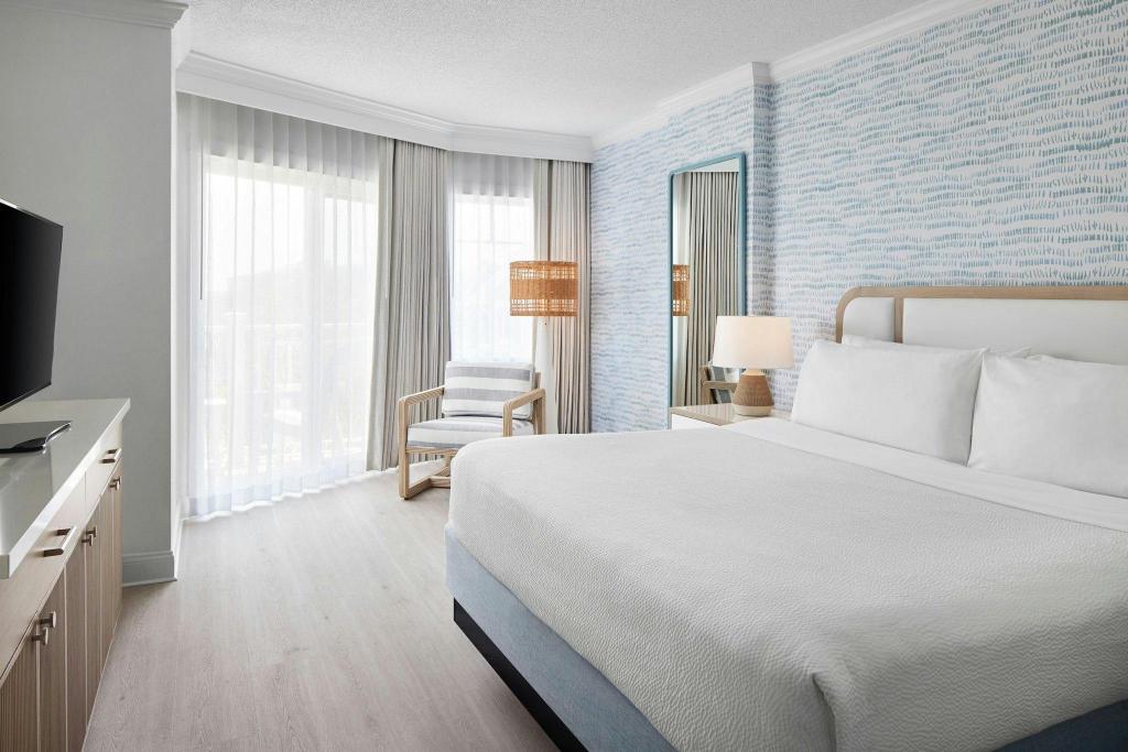Studio, Suite, King Bed, Sofa, Balcony, Large