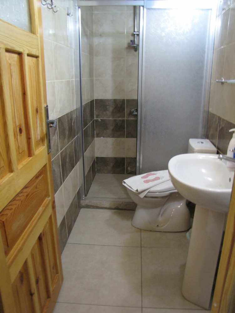 Ali Babas Guesthouse 35/42