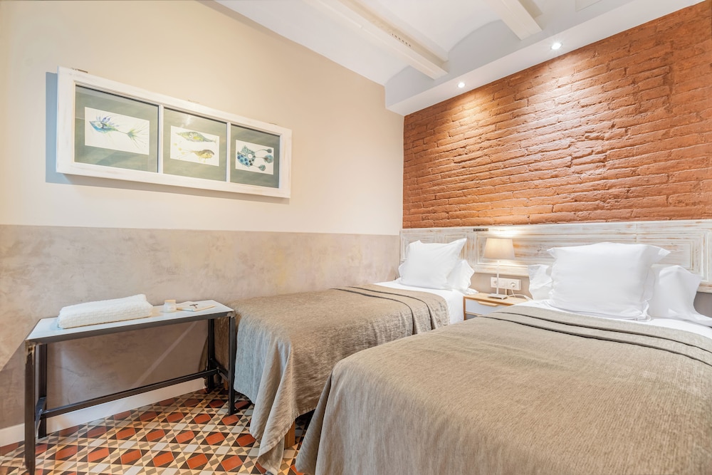 Fuster Apartments 11/50