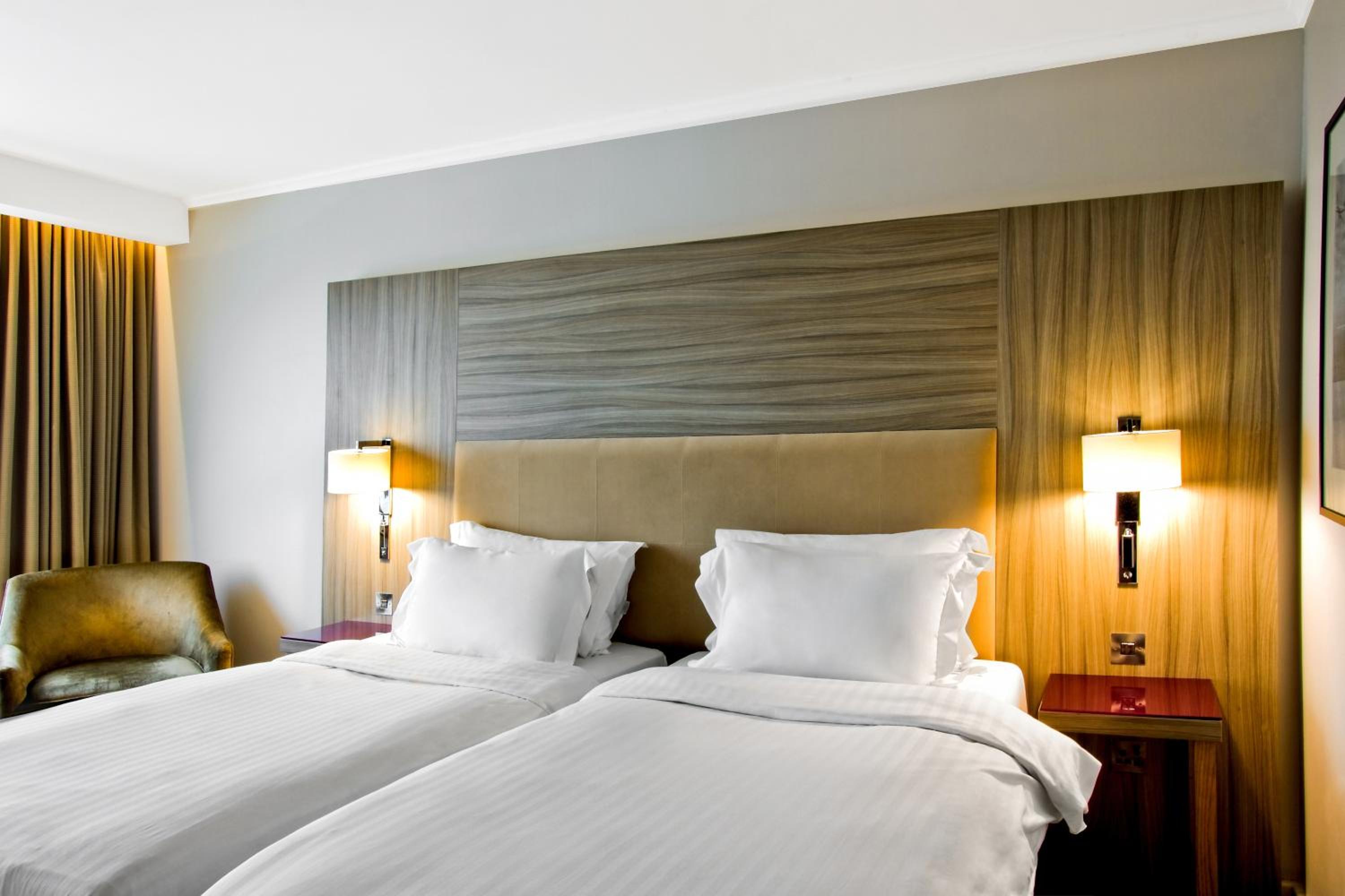 Superior, Double Bed, Runway View