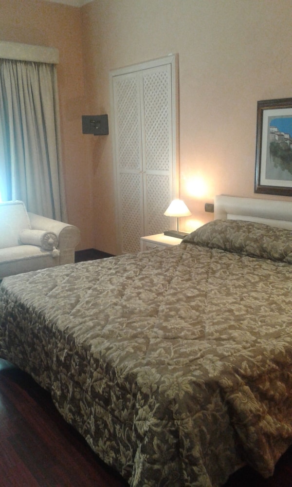 COLOSSEO STUDIO SUITES 7/17