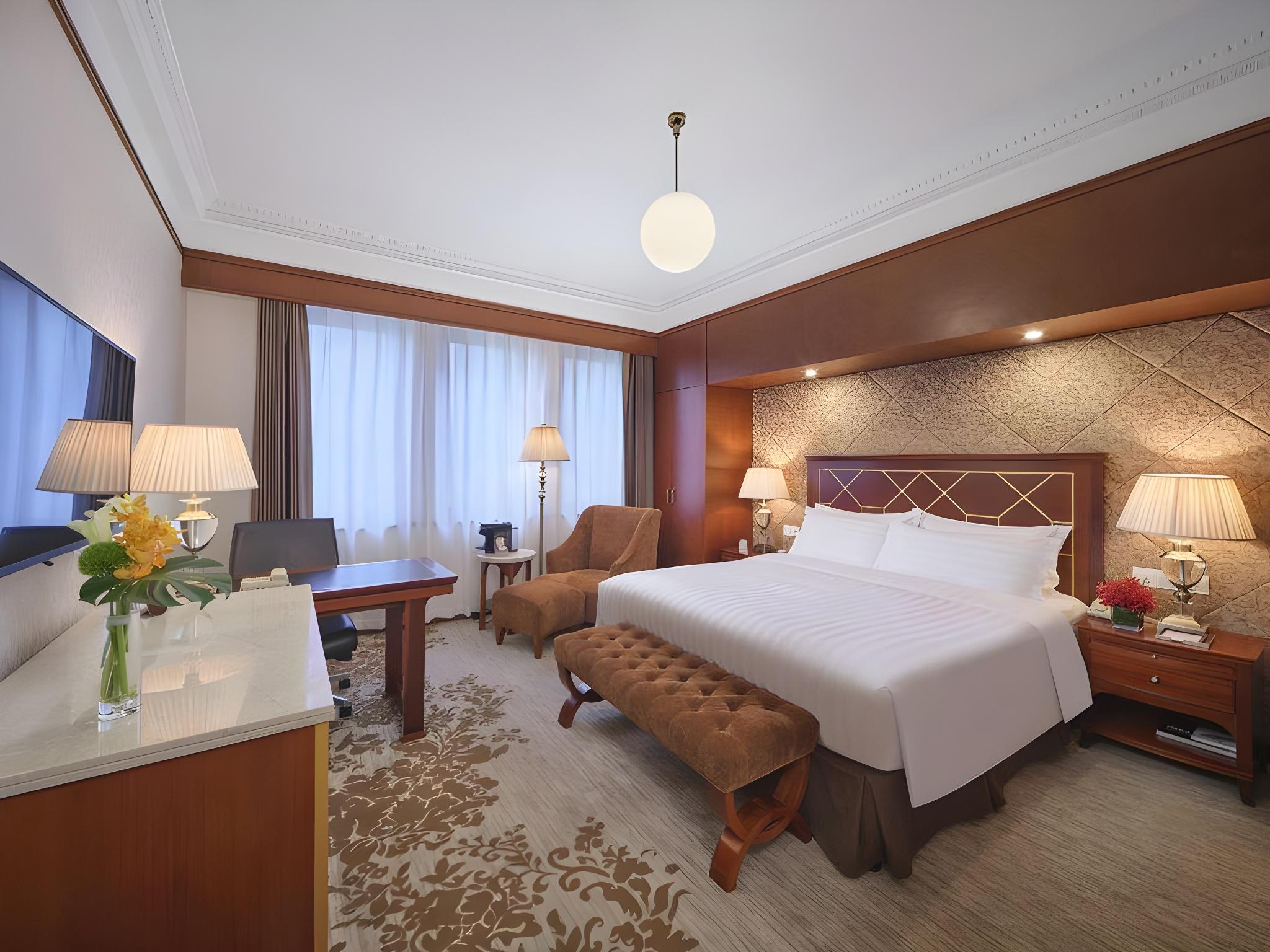 DELUXE, QUEEN BED