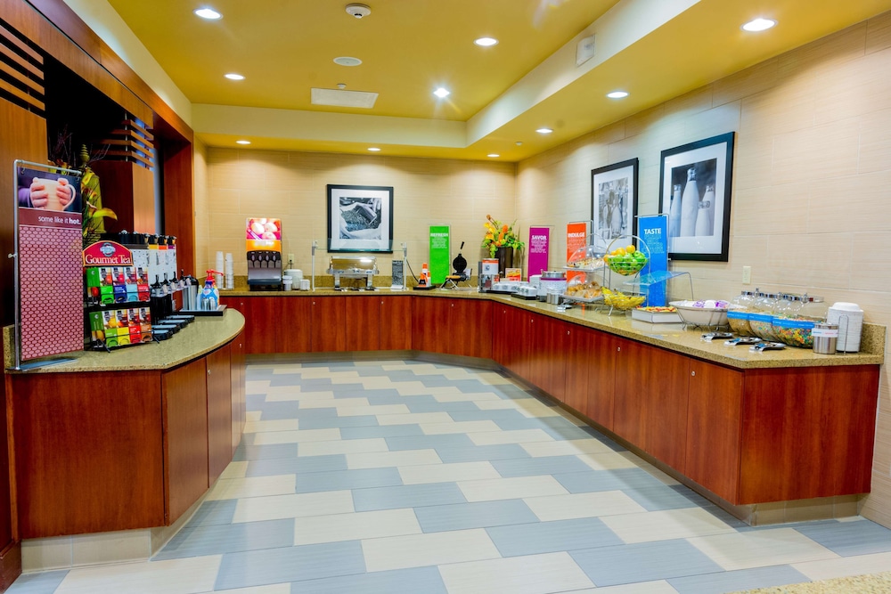 Hampton Inn Suites Riverside Corona East 15/66