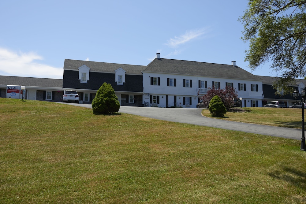 Sandwich Lodge & Resort 57/60