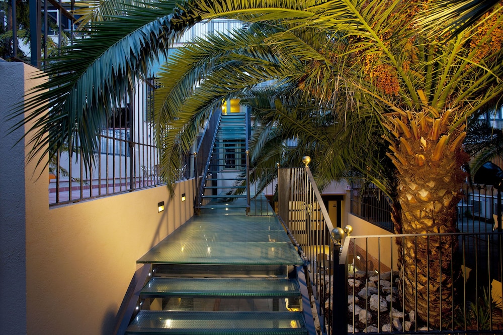 Balmes Hotel 66/73