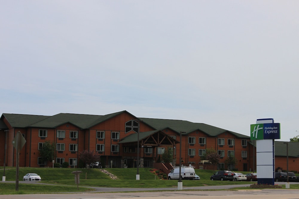 Holiday Inn Express Munising-Lakeview 2/68