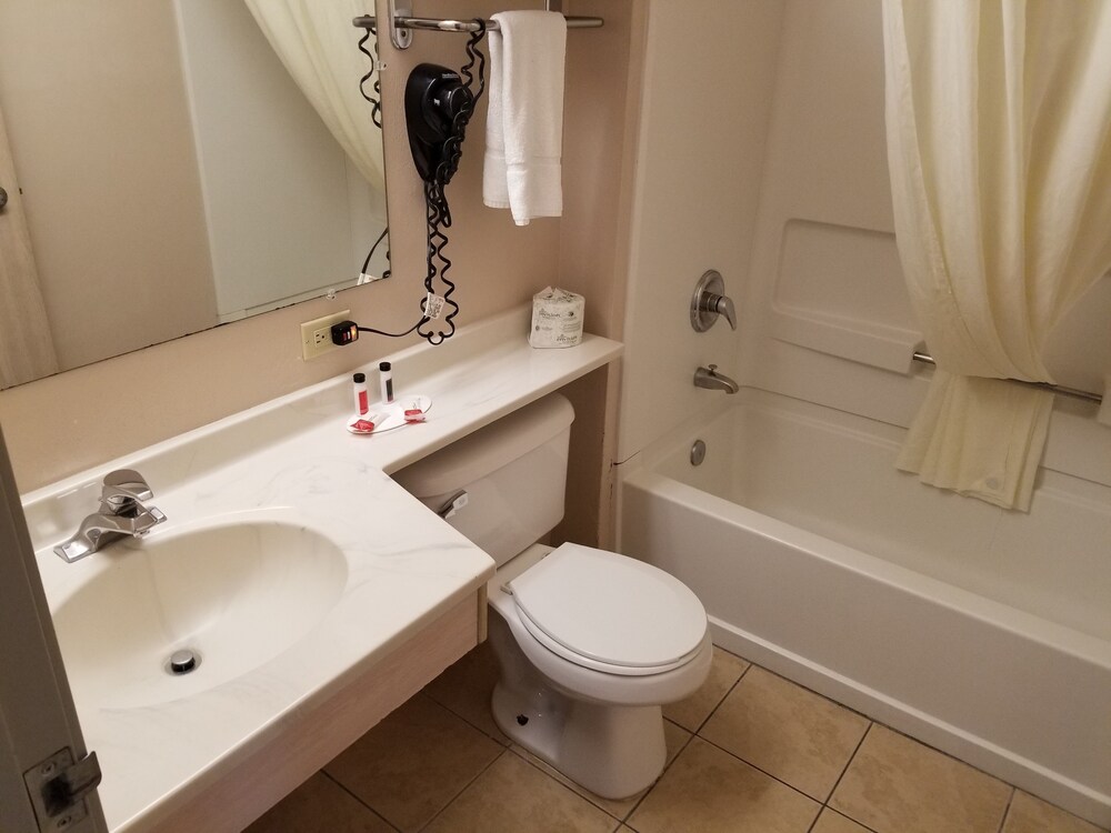 Super 8 by Wyndham Bellingham Airport/Ferndale WA 54/57