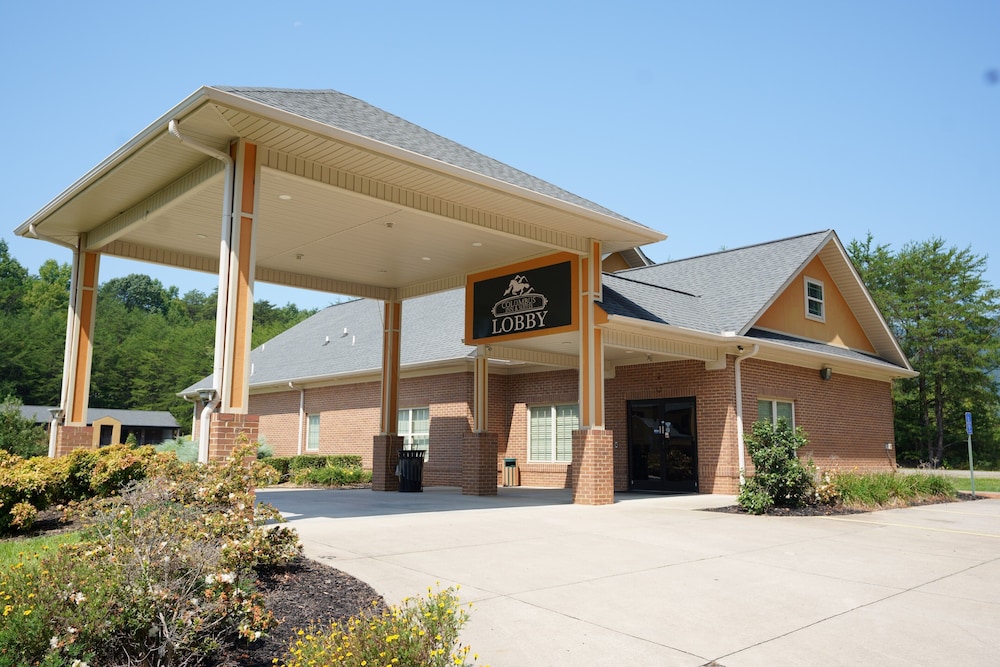 Columbus Inn and Suites 1/28