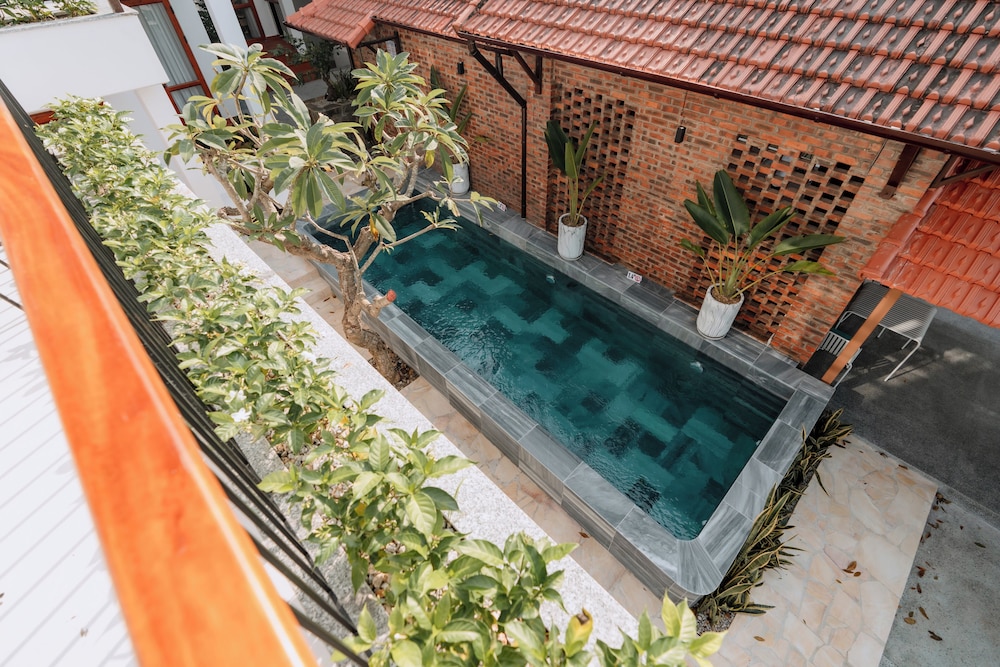 Hue Riverside Villa 38/50