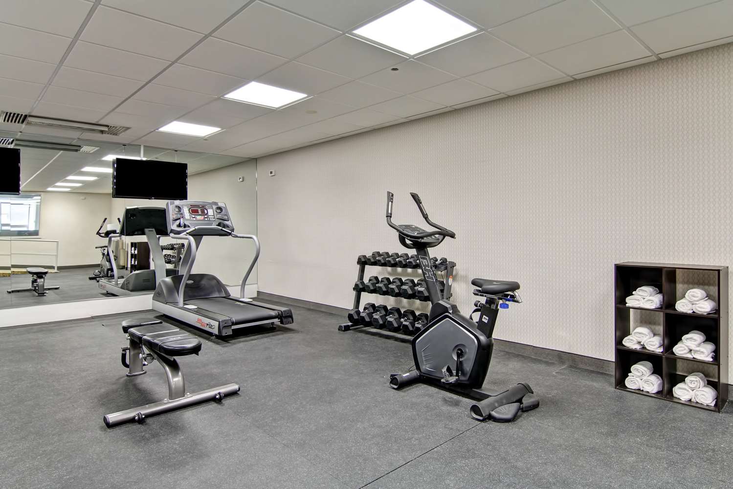 Radisson Hotel & Conference Centre West Edmonton, AB 16/33