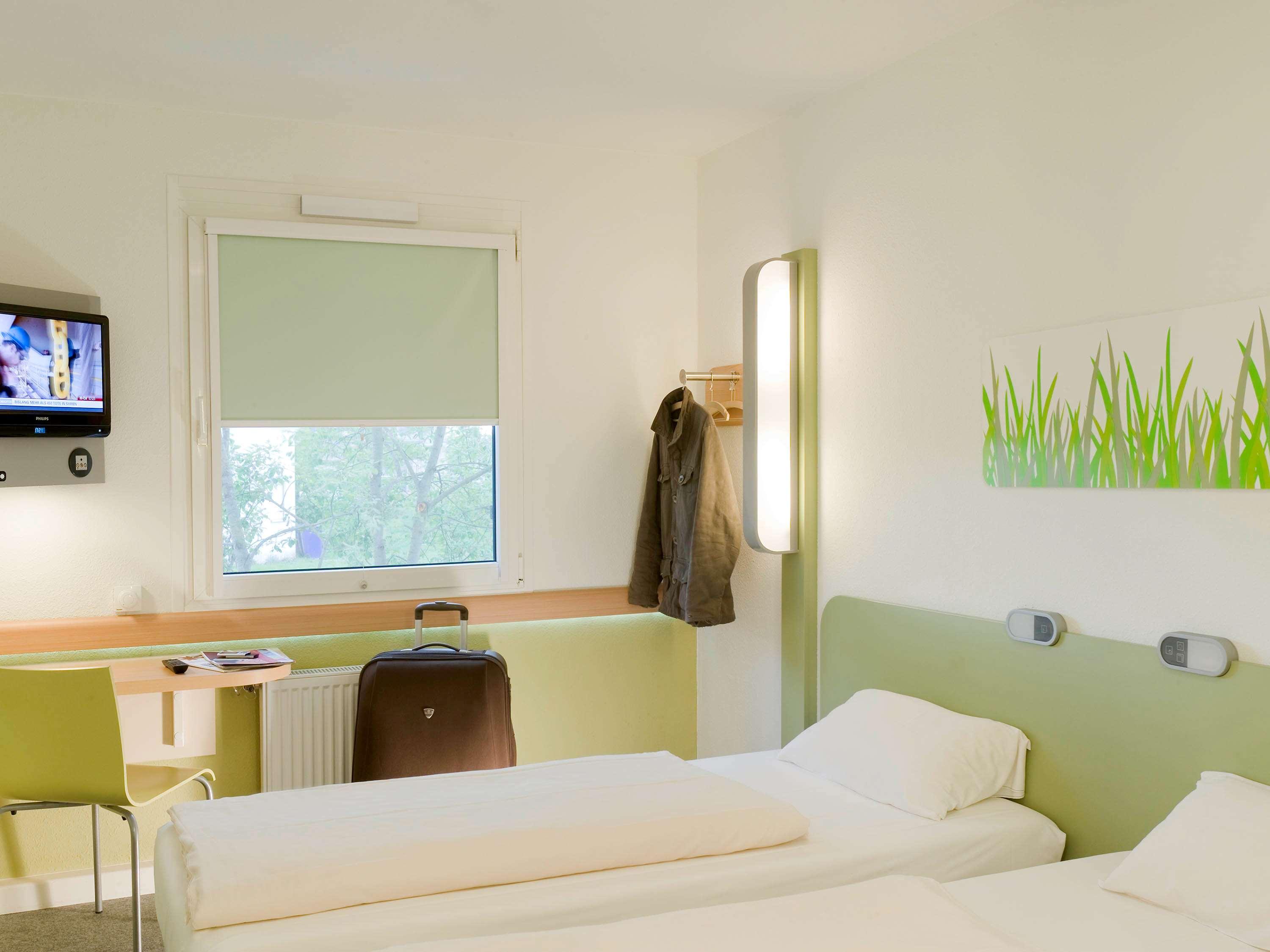 ROOM, TRIPLE, 3 BEDS