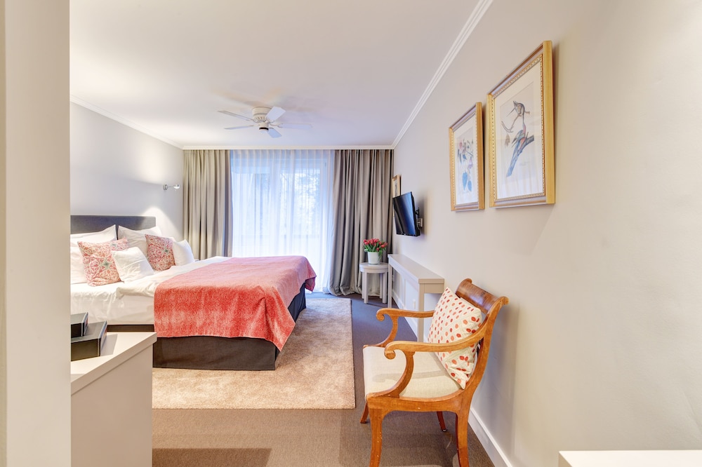 Admiral Hotel 23/33