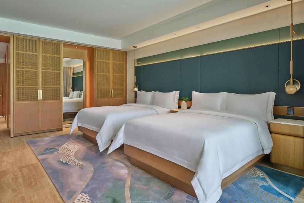 Roof Top, Guest Room, Deluxe, 2 Queen Beds, Pool Side, Balcony