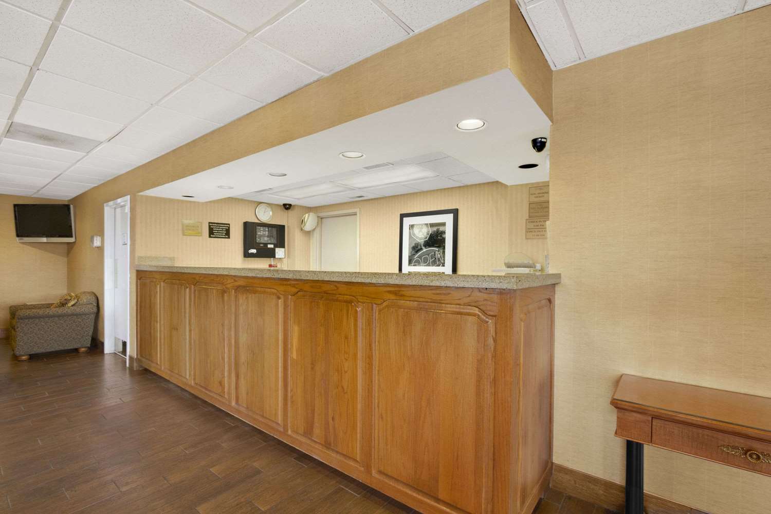 Super 8 by Wyndham Oxford 6/15