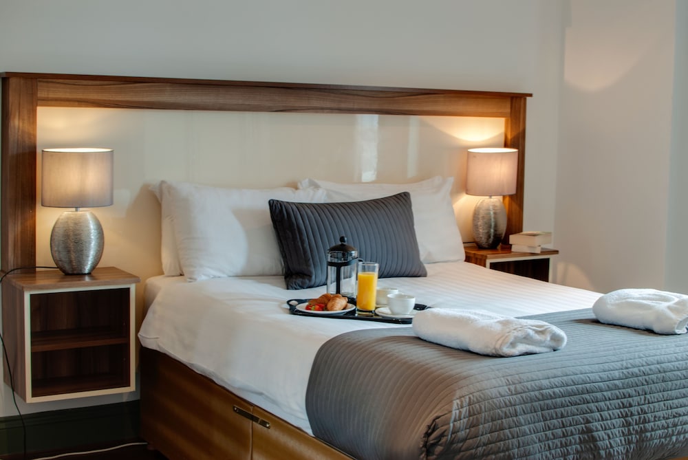 Base Serviced Apartments - Sir Thomas Street 12/57