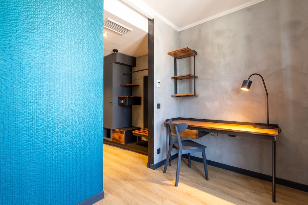 Unsolds Factory Hotel 37/48
