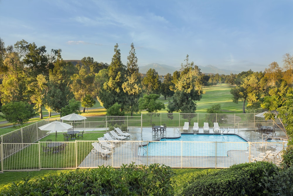 Ayres Suites Diamond Bar 37/65