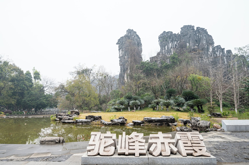 Guilin Crystal Crescent Moon Hotel 67/71