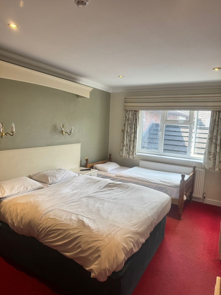 CONSORT HOTEL 12/51
