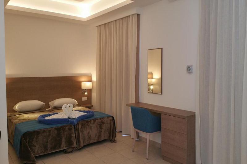 STUDIO SUITE INLAND VIEW