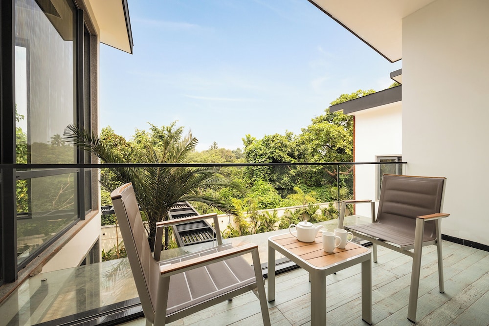 ELIVAAS Cloud 7 4 BHK Villa with Pvt Pool 51/72