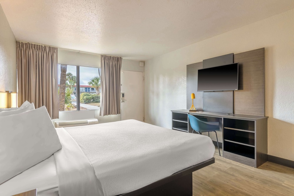 Motel6 Spring Hill, FL - Weeki Wachee 28/64